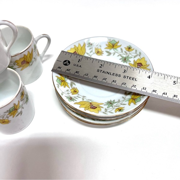 Vintage set of Demitasse cups & saucers made in China set of 4 - Picture 5 of 7
